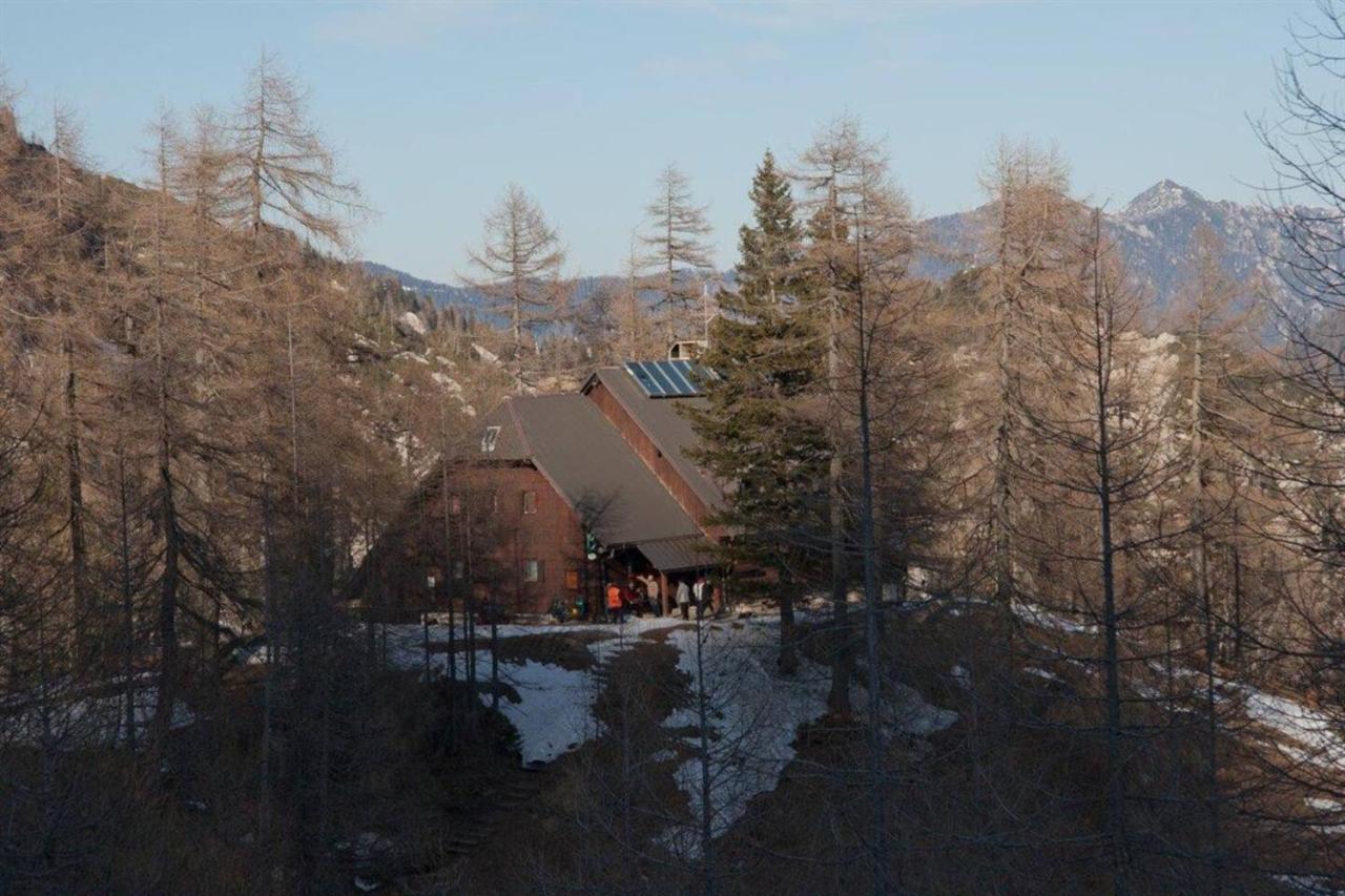 Отель Erjavceva Mountain Hut At Vrsic Pass Краньска Гора Экстерьер фото