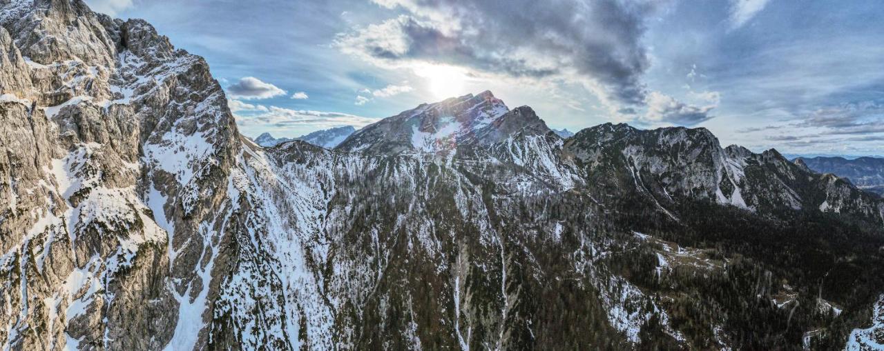 Отель Erjavceva Mountain Hut At Vrsic Pass Краньска Гора Экстерьер фото
