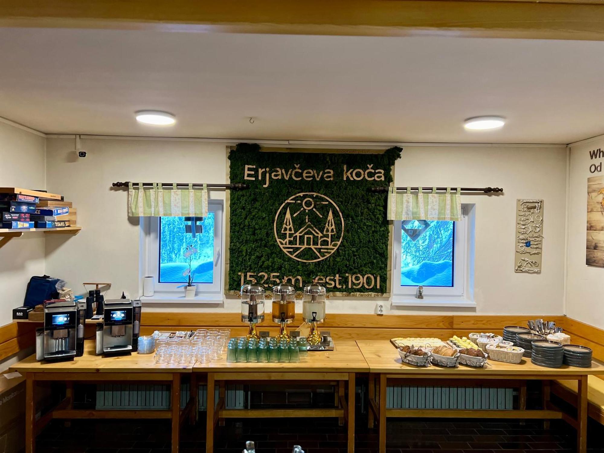 Отель Erjavceva Mountain Hut At Vrsic Pass Краньска Гора Экстерьер фото